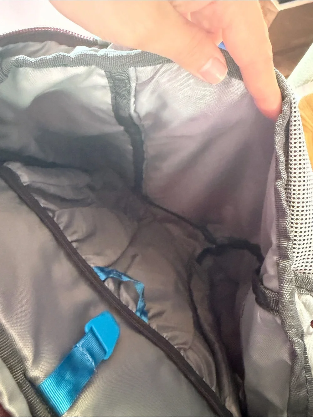NWOT REI Maroon Ruckpack 18L Camping Hiking Backpack with Turquoise Accents